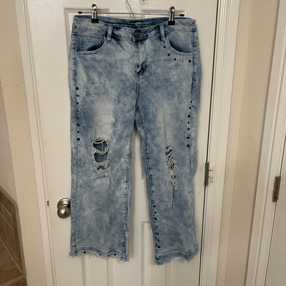 Crazy Train Boyfriend distressed cropped jeans sz 7/28 more like 11/30